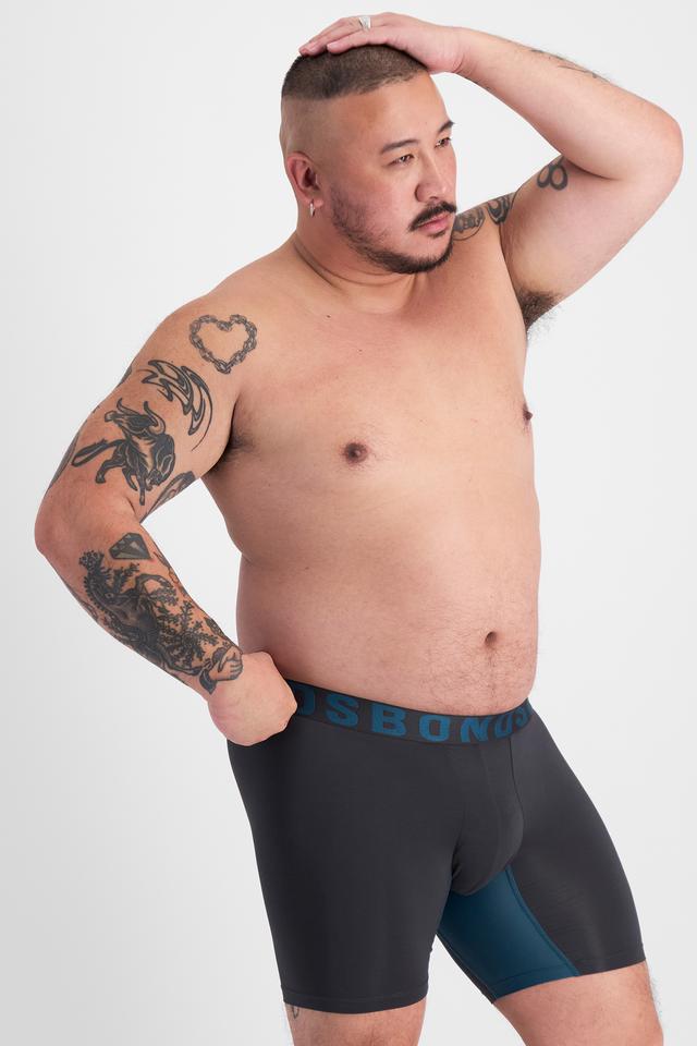 Mike (He/Him) wears size XL and is 180cm tall with 120cm chest and 96cm waist