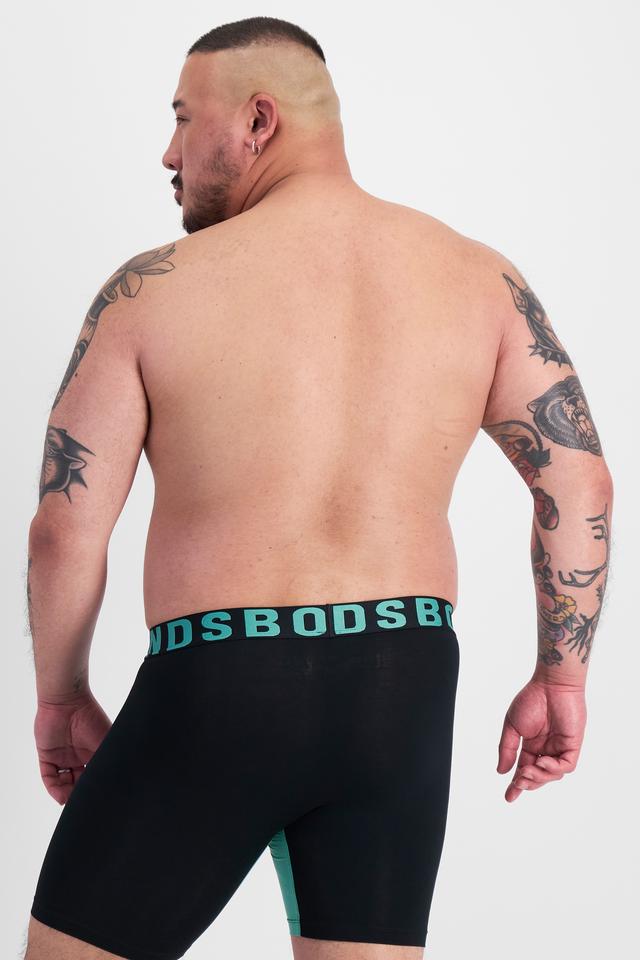 Mike (He/Him) wears size XL and is 180cm tall with 120cm chest and 96cm waist