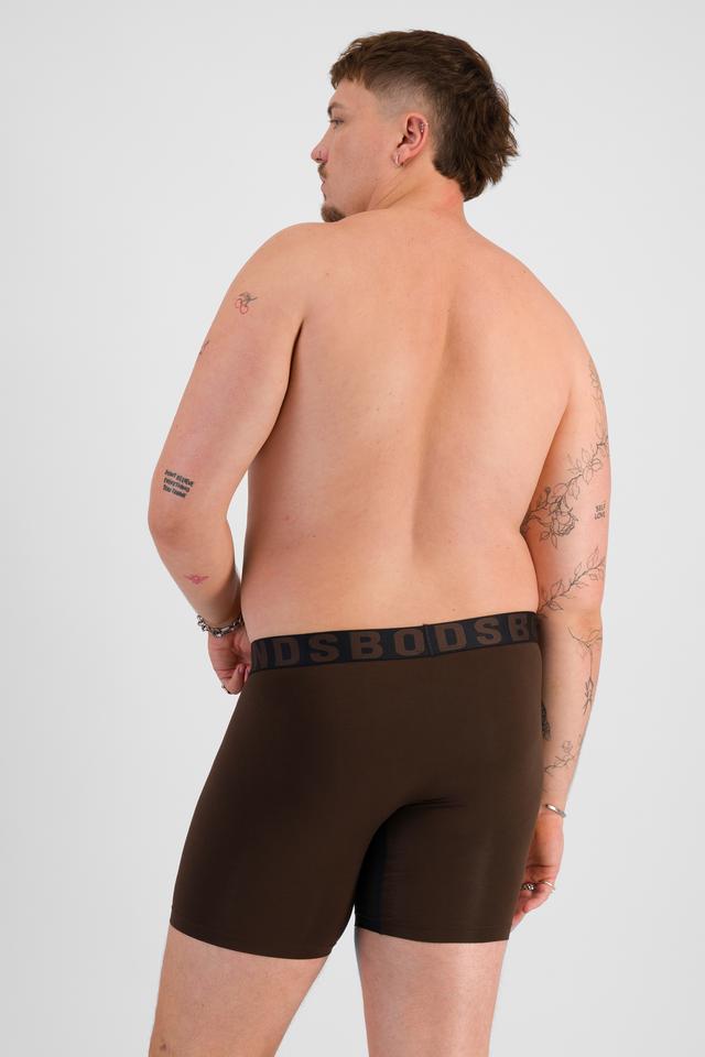 Jake (He/Him) wears size XL and is 195cm tall with 115cm chest and 106cm waist