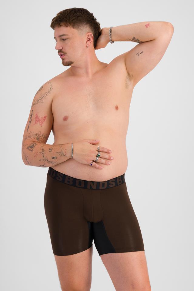 Jake (He/Him) wears size XL and is 195cm tall with 115cm chest and 106cm waist