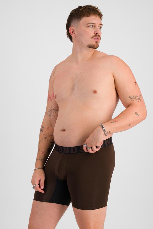 Jake (He/Him) wears size XL and is 195cm tall with 115cm chest and 106cm waist