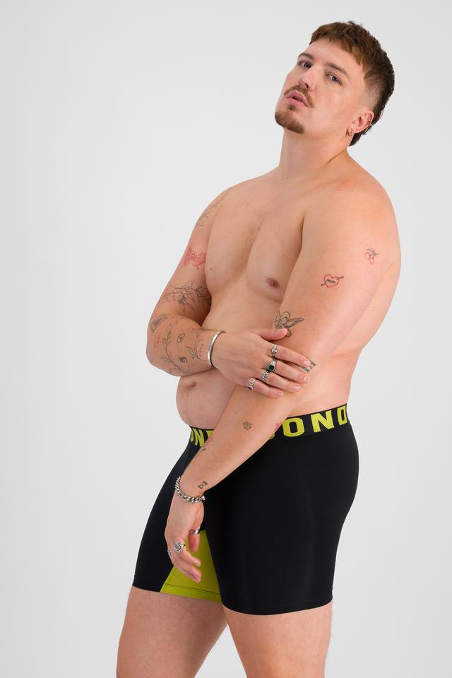 Jake (He/Him) wears size XL and is 195cm tall with 115cm chest and 106cm waist
