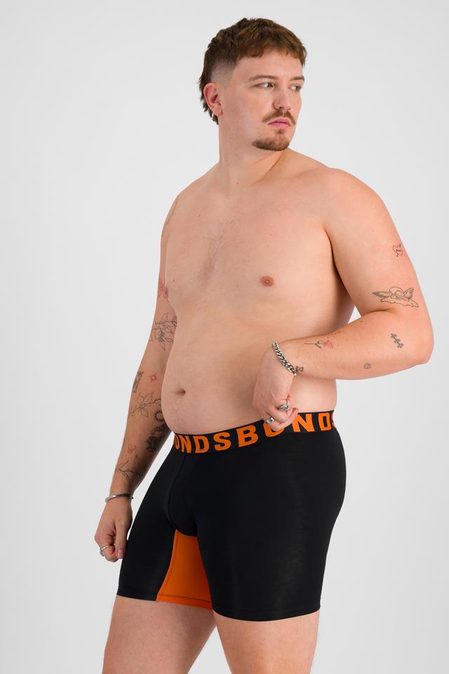 Jake (He/Him) wears size XL and is 195cm tall with 115cm chest and 106cm waist