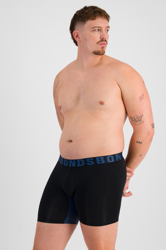 Jake (He/Him) wears size XL and is 195cm tall with 115cm chest and 106cm waist