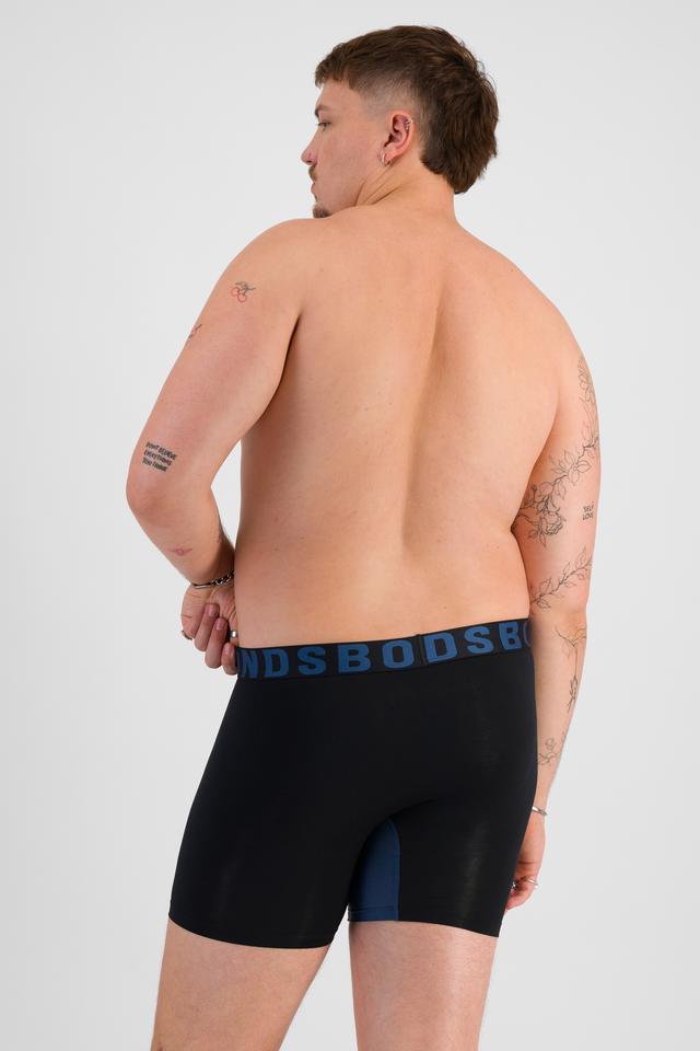 Jake (He/Him) wears size XL and is 195cm tall with 115cm chest and 106cm waist