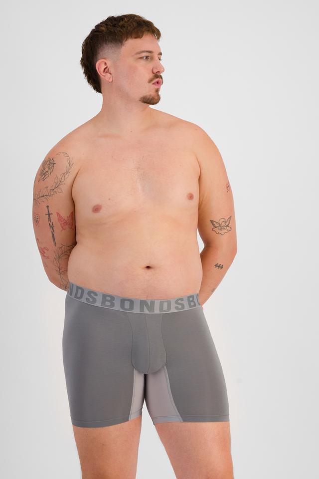 Jake (He/Him) wears size XL and is 195cm tall with 115cm chest and 106cm waist