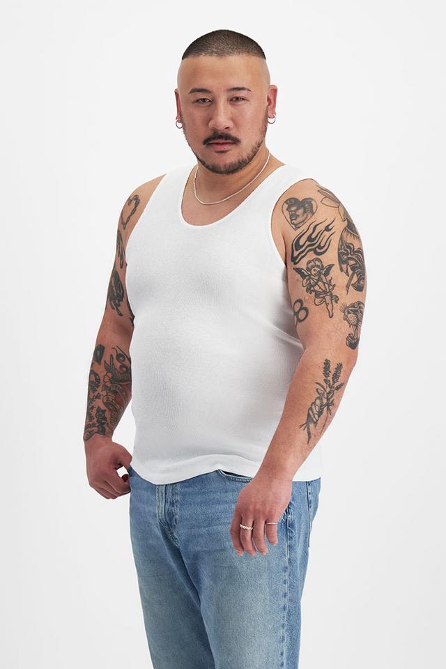 Mike (He/Him) wears size XL and is 180cm tall with 120cm chest and 96cm waist