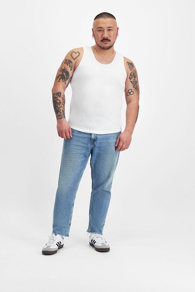 Mike (He/Him) wears size XL and is 180cm tall with 120cm chest and 96cm waist