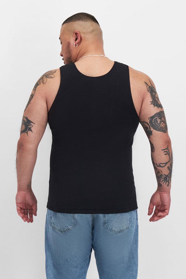 Mike (He/Him) wears size XL and is 180cm tall with 120cm chest and 96cm waist