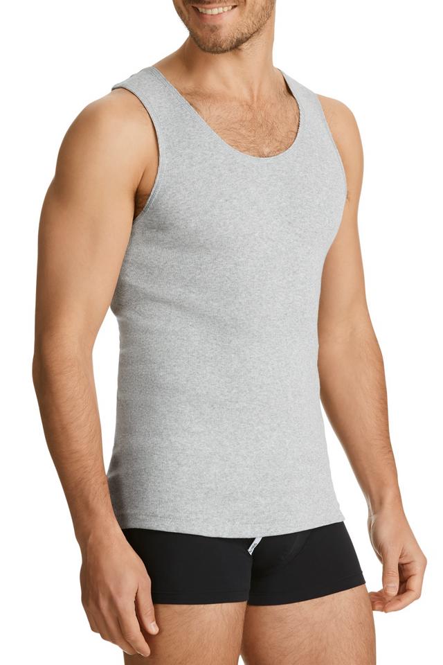 Model wears size Medium, is 185cm tall with 104cm chest and 83cm waist