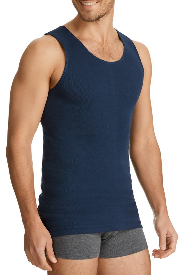 Model wears size Medium, is 185cm tall with 104cm chest and 83cm waist