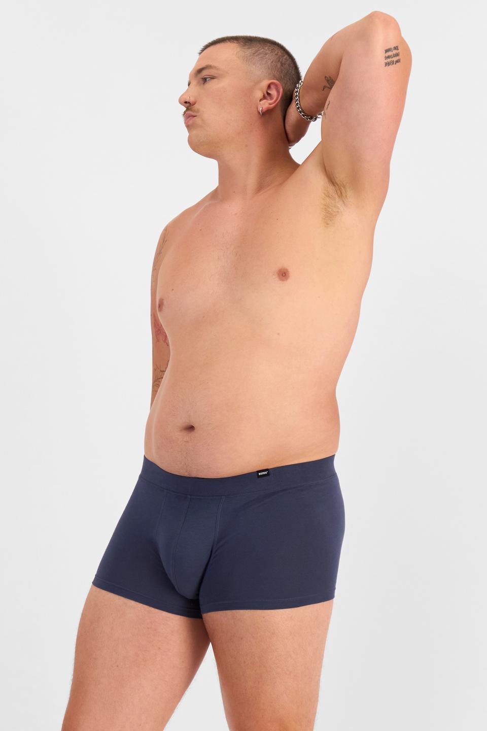 Jake (He/Him) wears size XL and is 195cm tall with 115.57cm chest and 106.68cm waist
