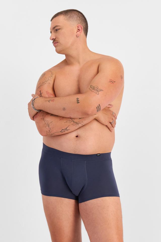Jake (He/Him) wears size XL and is 195cm tall with 115.57cm chest and 106.68cm waist