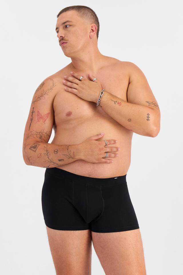 Jake (He/Him) wears size XL and is 195cm tall with 115.57cm chest and 106.68cm waist