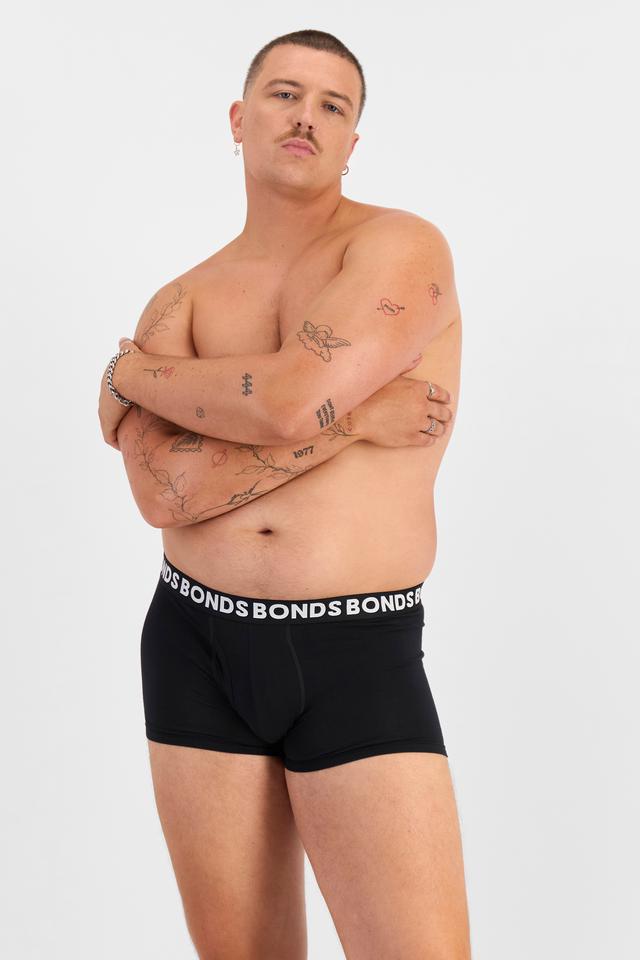 Jake (He/Him) wears size XL and is 195cm tall with 115.57cm chest and 106.68cm waist