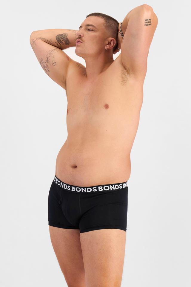 Jake (He/Him) wears size XL and is 195cm tall with 115.57cm chest and 106.68cm waist