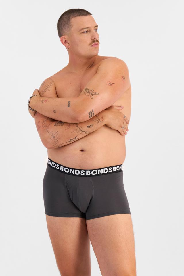 Jake (He/Him) wears size XL and is 195cm tall with 115.57cm chest and 106.68cm waist
