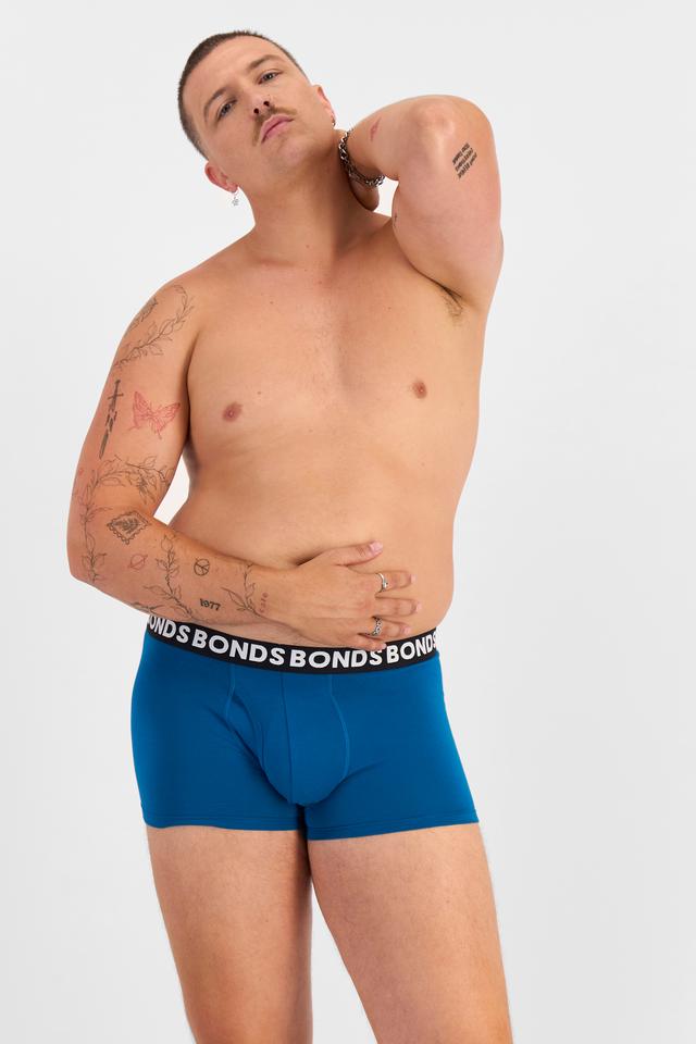 Jake (He/Him) wears size XL and is 195cm tall with 115.57cm chest and 106.68cm waist