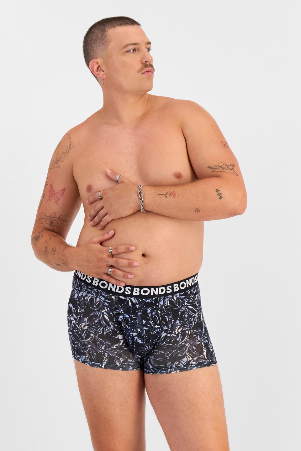 Jake (He/Him) wears size XL and is 195cm tall with 115.57cm chest and 106.68cm waist
