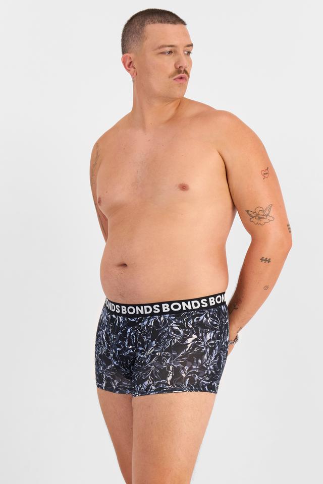 Jake (He/Him) wears size XL and is 195cm tall with 115.57cm chest and 106.68cm waist