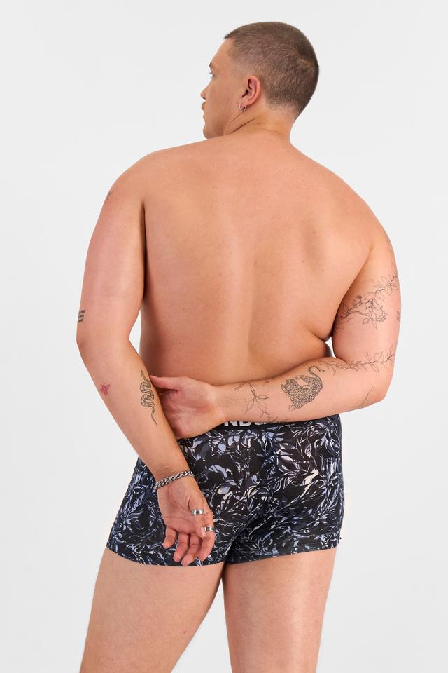 Jake (He/Him) wears size XL and is 195cm tall with 115.57cm chest and 106.68cm waist