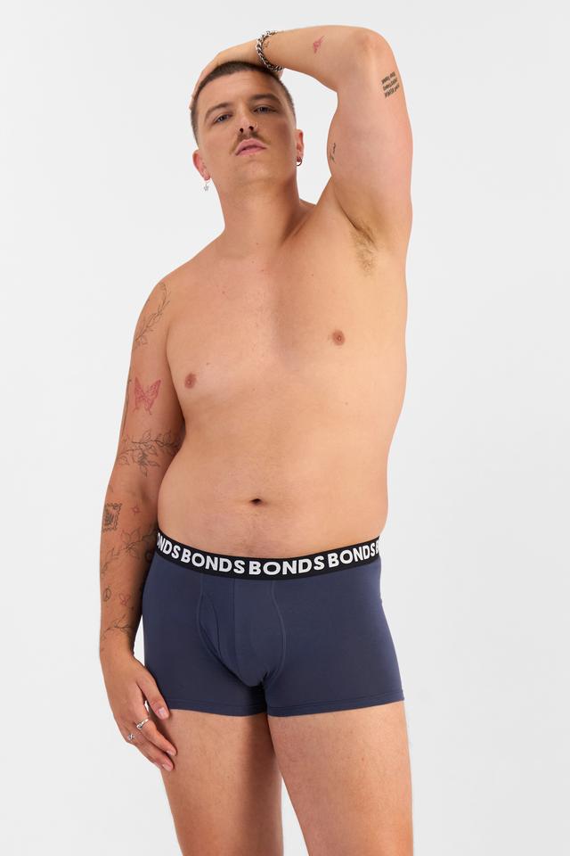 Jake (He/Him) wears size XL and is 195cm tall with 115.57cm chest and 106.68cm waist