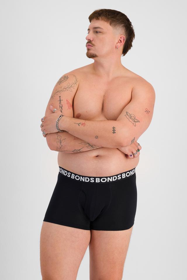 Jake (He/Him) wears size XL and is 195cm tall with 115cm chest and 106cm waist