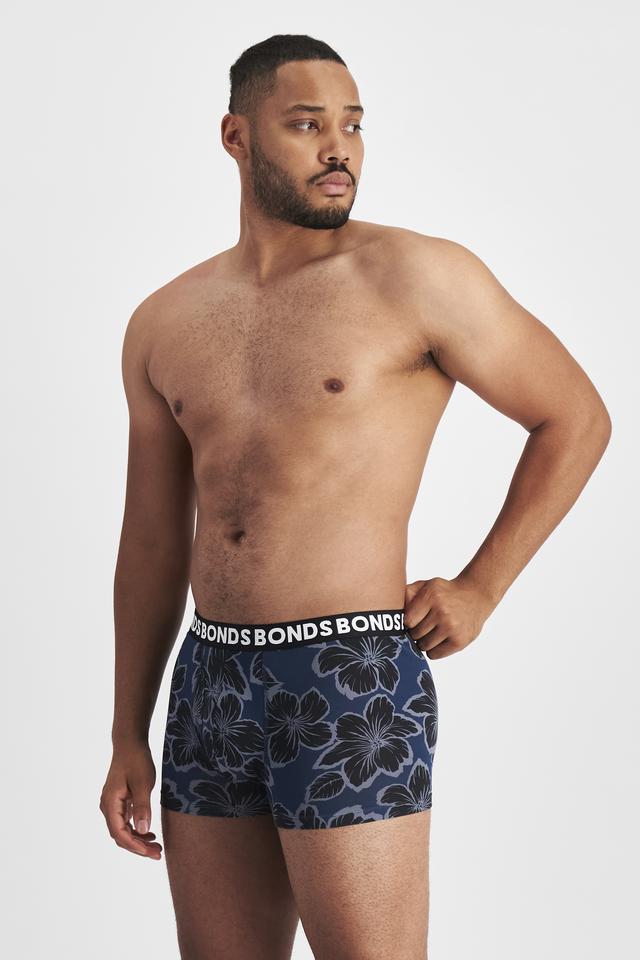 Jason (He/Him) wears size XL and is 194cm tall with 93cm chest and 113cm waist