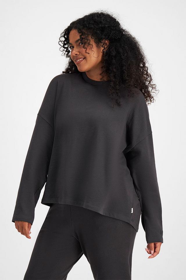 Larissa (She/Her) wears size Large and is 170.18cm tall with 90.17cm chest and 79.756cm waist