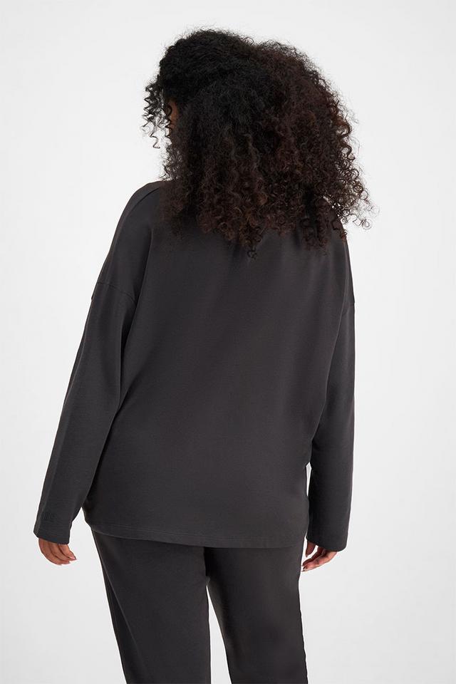 Larissa (She/Her) wears size Large and is 170.18cm tall with 90.17cm chest and 79.756cm waist