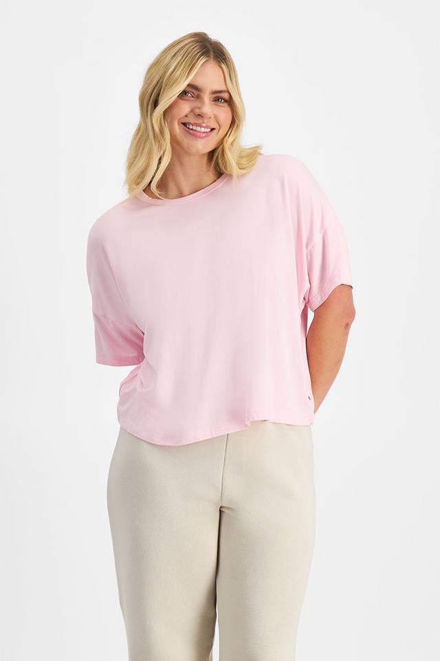 Zoe (She/Her) wears size Large and is 170cm tall with 98cm chest and 85cm waist