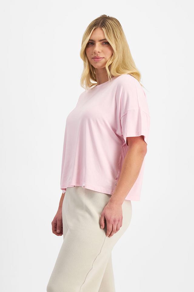 Zoe (She/Her) wears size Large and is 170cm tall with 98cm chest and 85cm waist