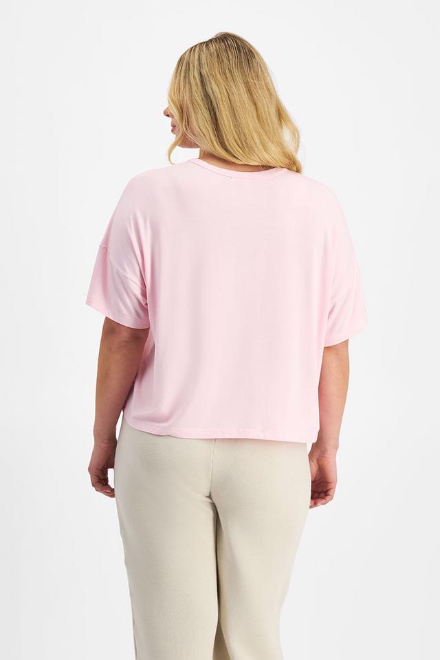 Zoe (She/Her) wears size Large and is 170cm tall with 98cm chest and 85cm waist
