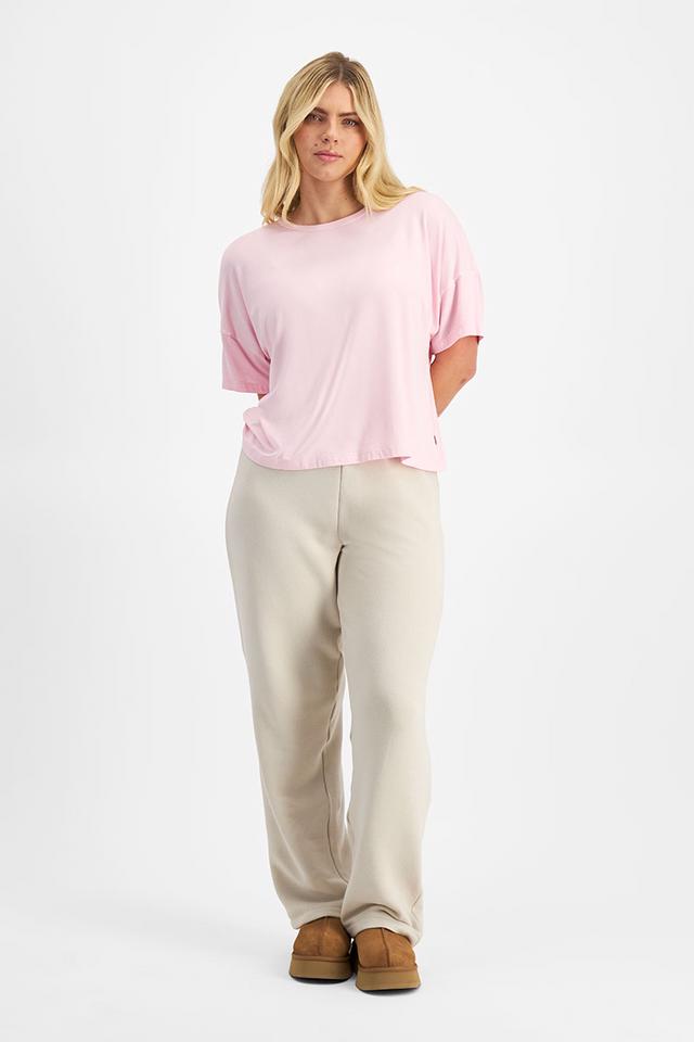 Zoe (She/Her) wears size Large and is 170cm tall with 98cm chest and 85cm waist