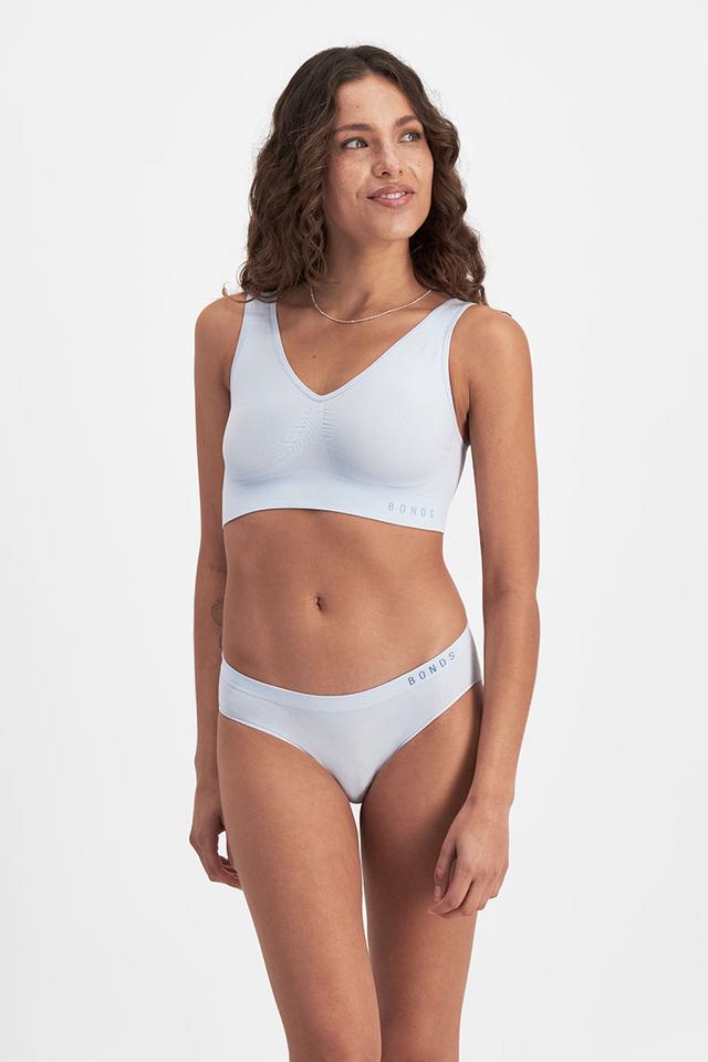 Steph (She/Her) wears size Small and is 170cm tall with 81cm chest and 66cm waist