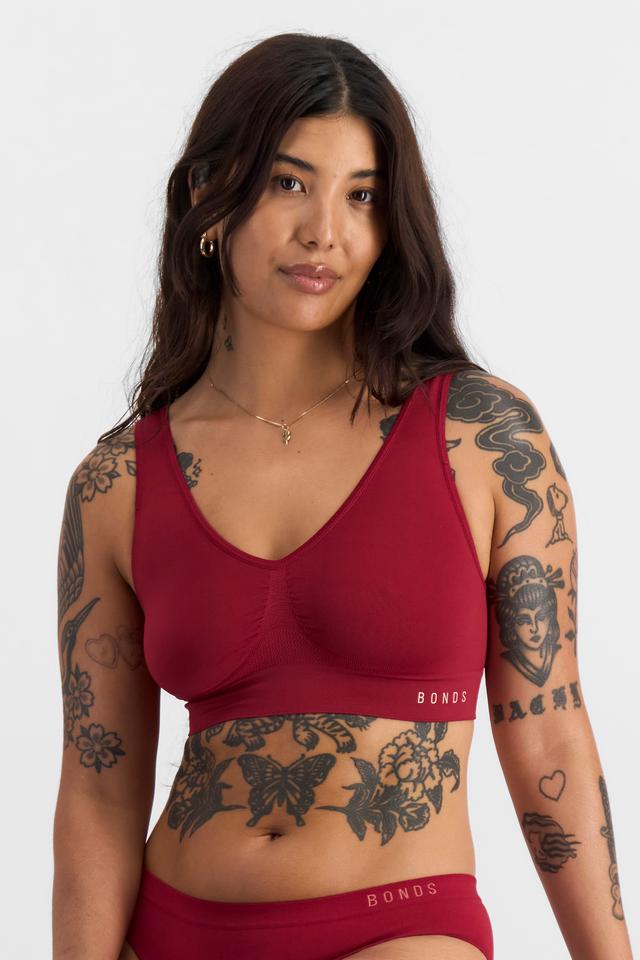 Aki (She/Her) wears size S and is 169cm tall with 90cm chest and 74cm waist