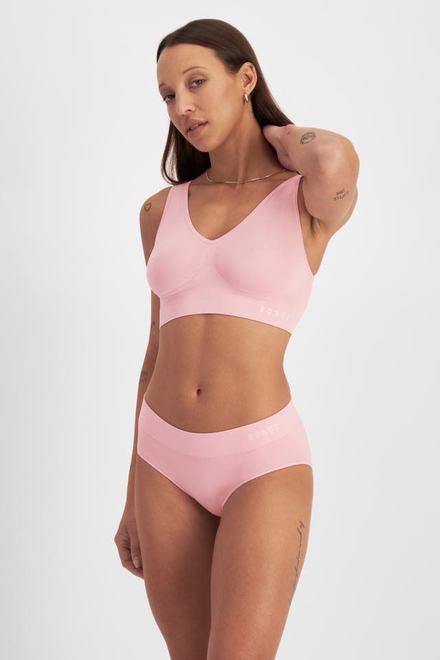 Mon (She/Her) wears size 10 and is 165cm tall with 84cm chest and 63cm waist