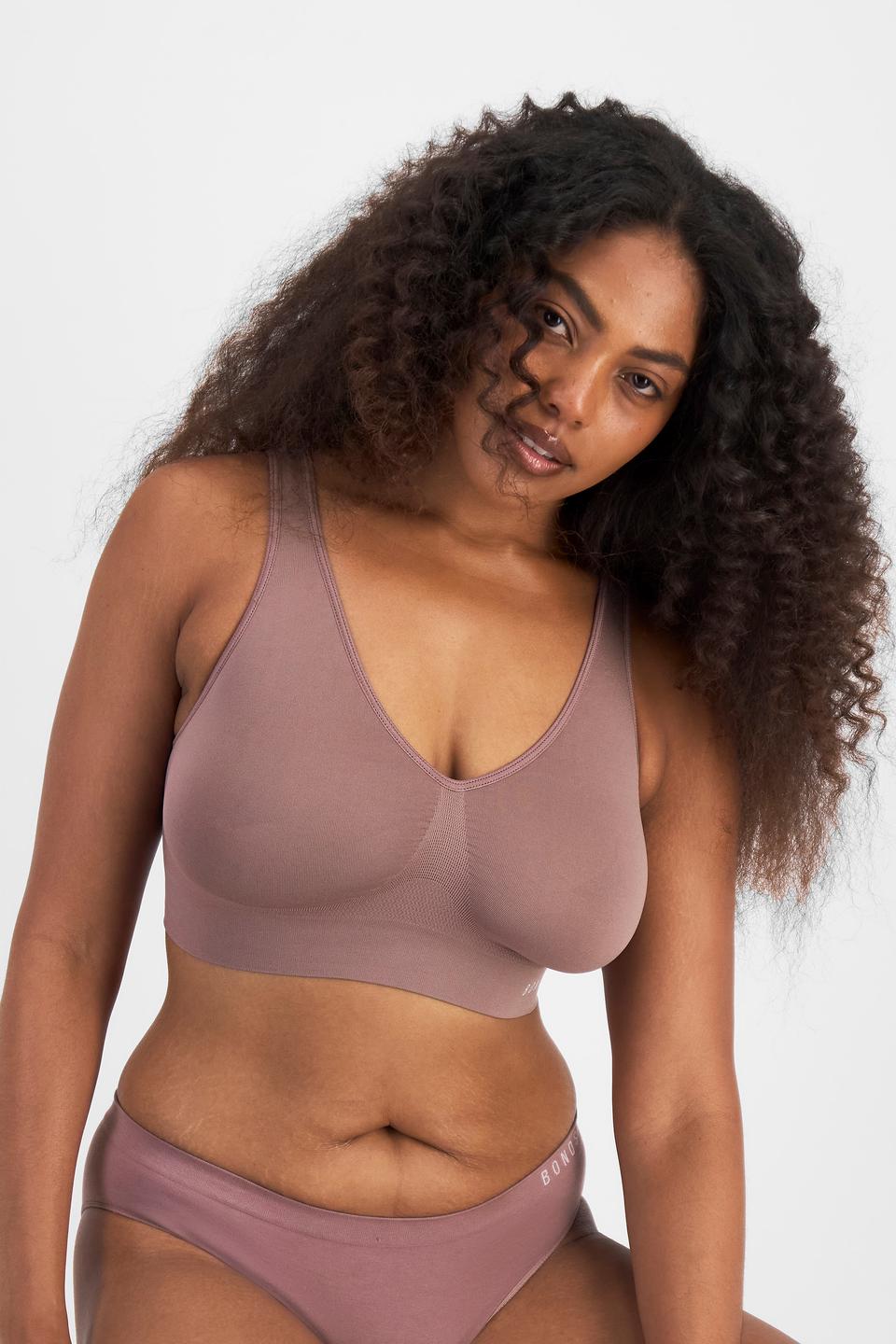 Cassaera (She/Her) wears size 14 and is 180cm tall with 107cm chest and 82cm waist
