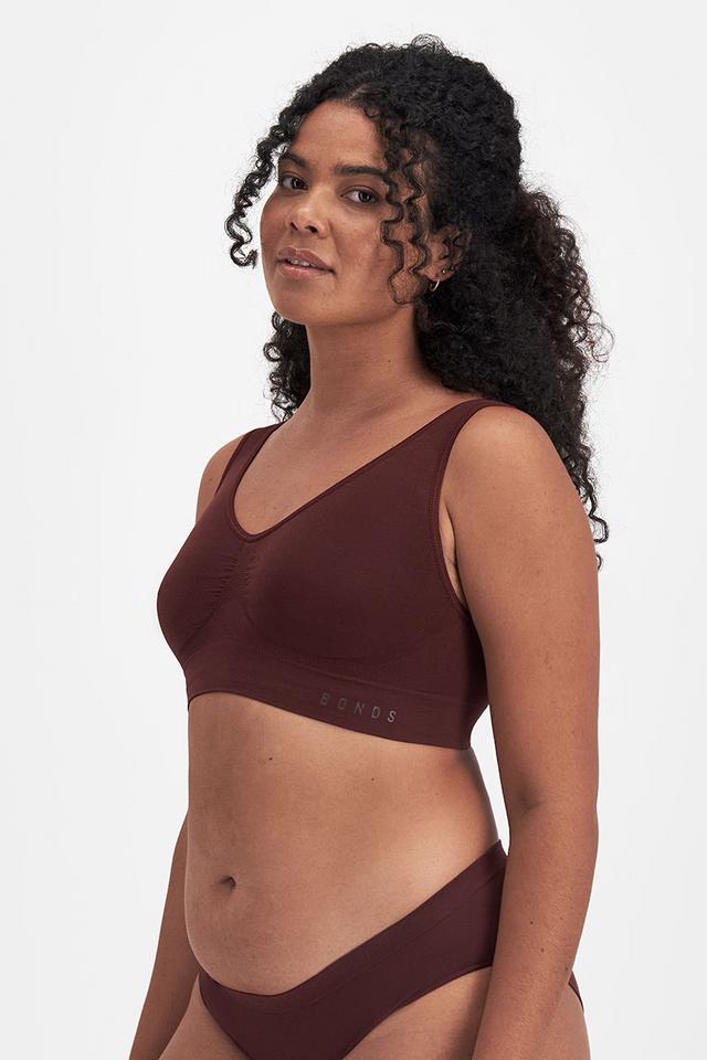 Larissa (She/Her) wears size 14 and is 170cm tall with 90cm chest and 79cm waist