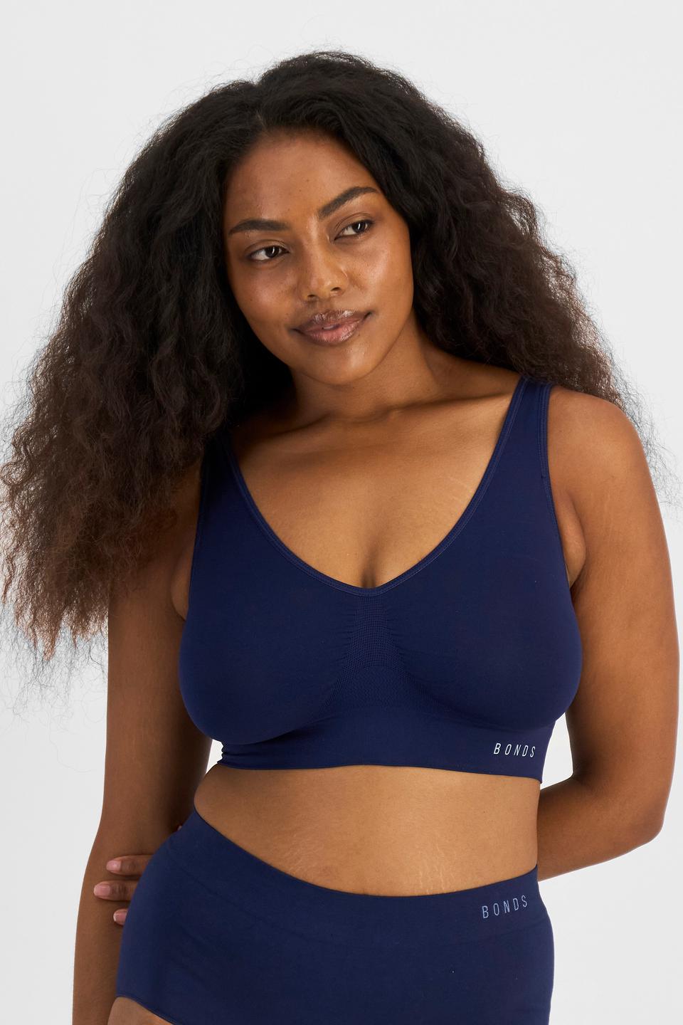 Cassaera (She/Her) wears size 14 and is 180cm tall with 107cm chest and 82cm waist