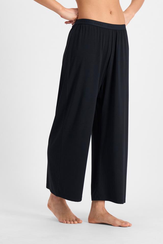 Nancy (She/Her) wears size S and is 170cm tall with 82cm chest and 64cm waist