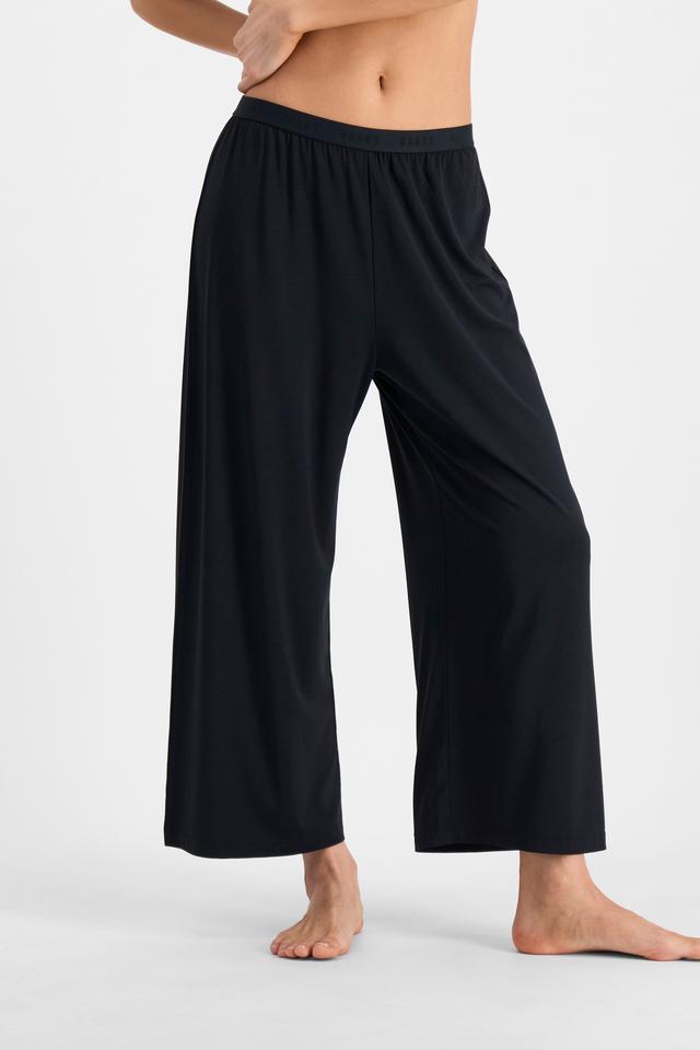 Nancy (She/Her) wears size S and is 170cm tall with 82cm chest and 64cm waist