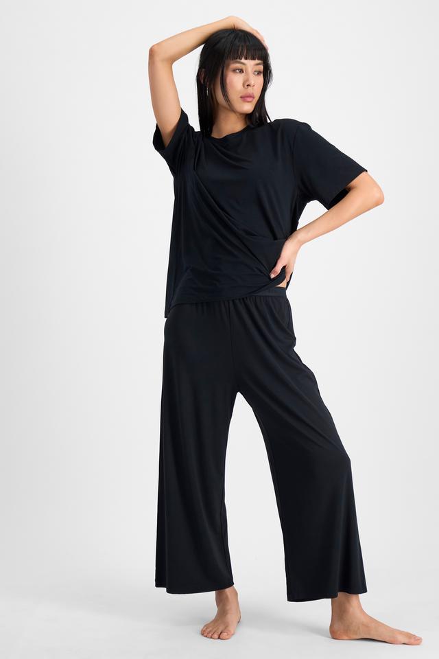Nancy (She/Her) wears size S and is 170cm tall with 82cm chest and 64cm waist