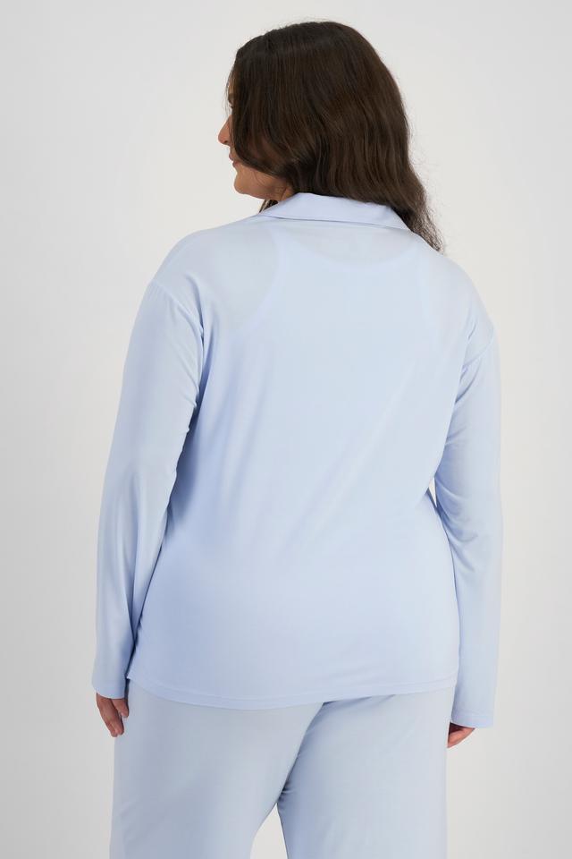 LANI (She/Her) wears size L and is 168cm tall with 115cm chest and 99cm waist