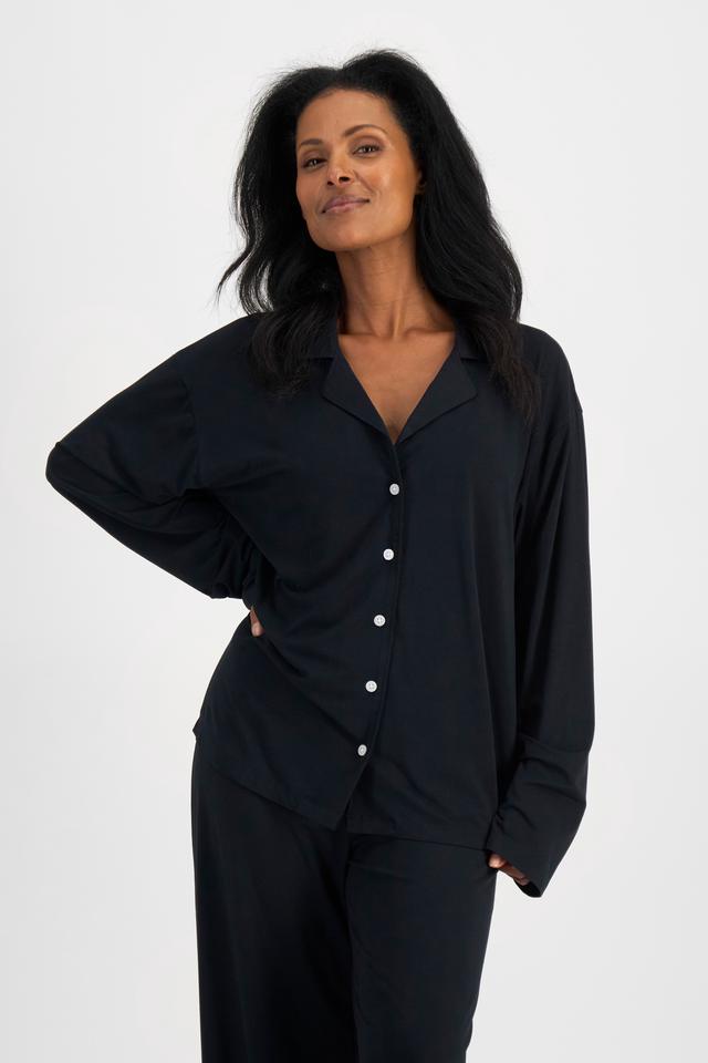 Senait (She/Her) wears size S and is 162cm tall with 79cm chest and 60cm waist