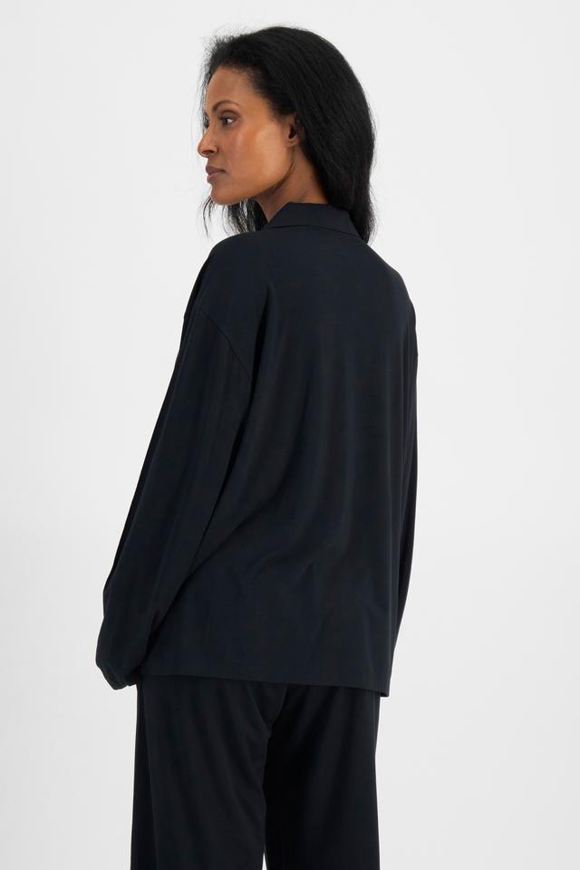 Senait (She/Her) wears size S and is 162cm tall with 79cm chest and 60cm waist