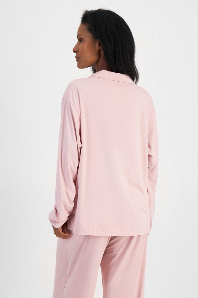 Senait (She/Her) wears size S and is 162cm tall with 79cm chest and 60cm waist