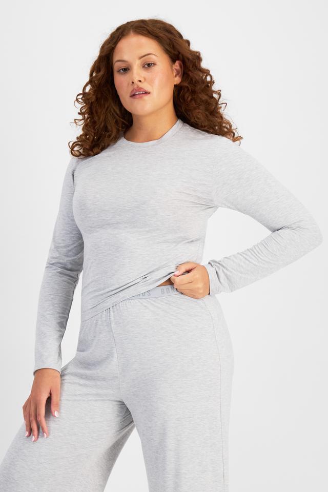 Cameron (She/Her) wears size L and is 179cm tall with 91cm chest and 74cm waist