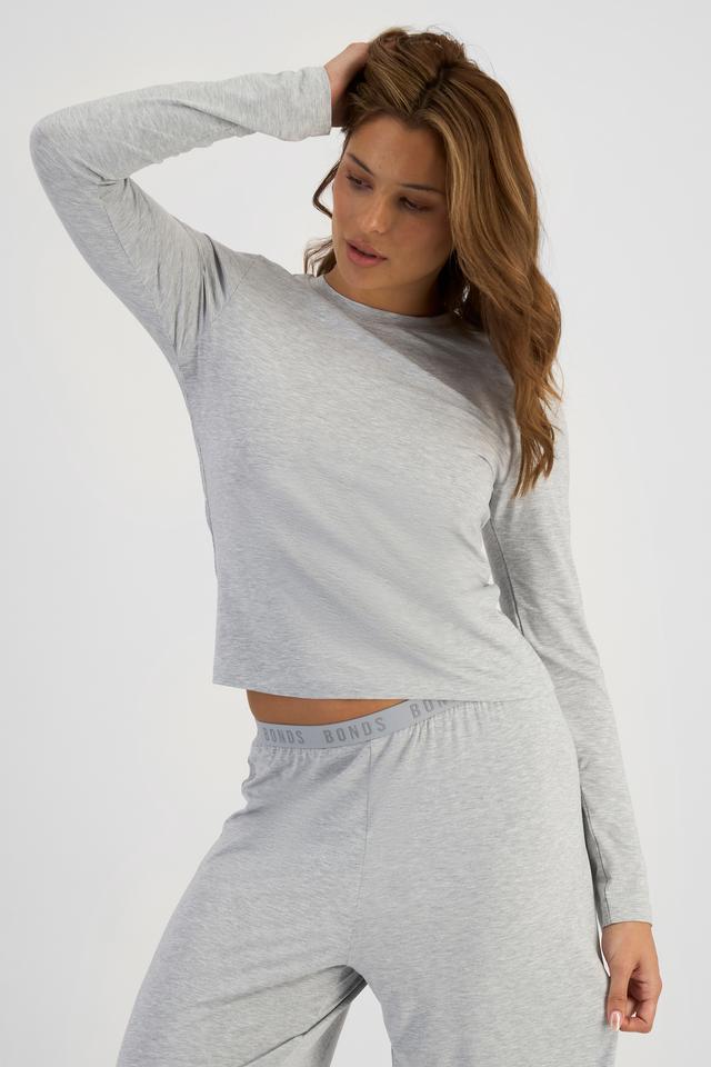 Melissa (She/Her) wears size S and is 169cm tall with 86cm chest and 66cm waist