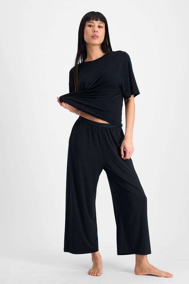 Nancy (She/Her) wears size S and is 170cm tall with 82cm chest and 64cm waist